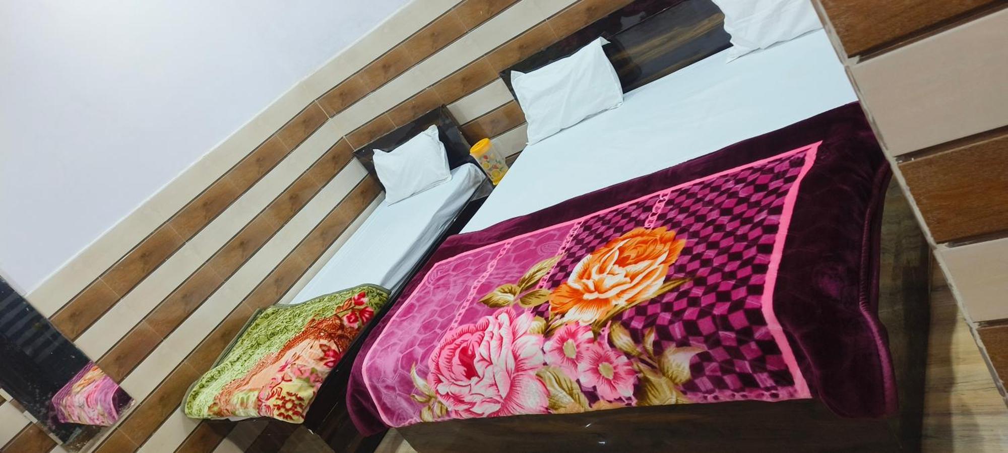 K.D.Dham Near Prem Mandir1 Hotel Vrindávan Kültér fotó